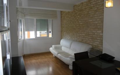 Living room of Flat for sale in L'Hospitalet de Llobregat  with Air Conditioner, Parquet flooring and Furnished