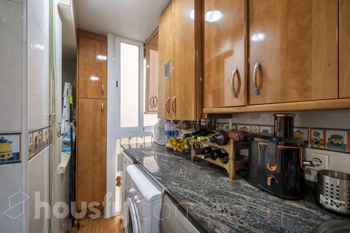 Kitchen of Flat for sale in Sud