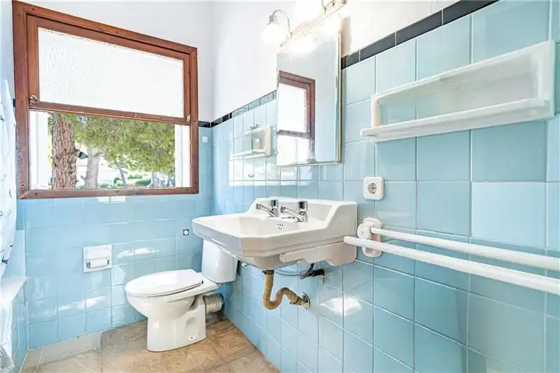 Badezimmer von Haus oder Chalet zum Verkauf in Calvià mit Privatgarten, Terrasse und Schwimmbad
