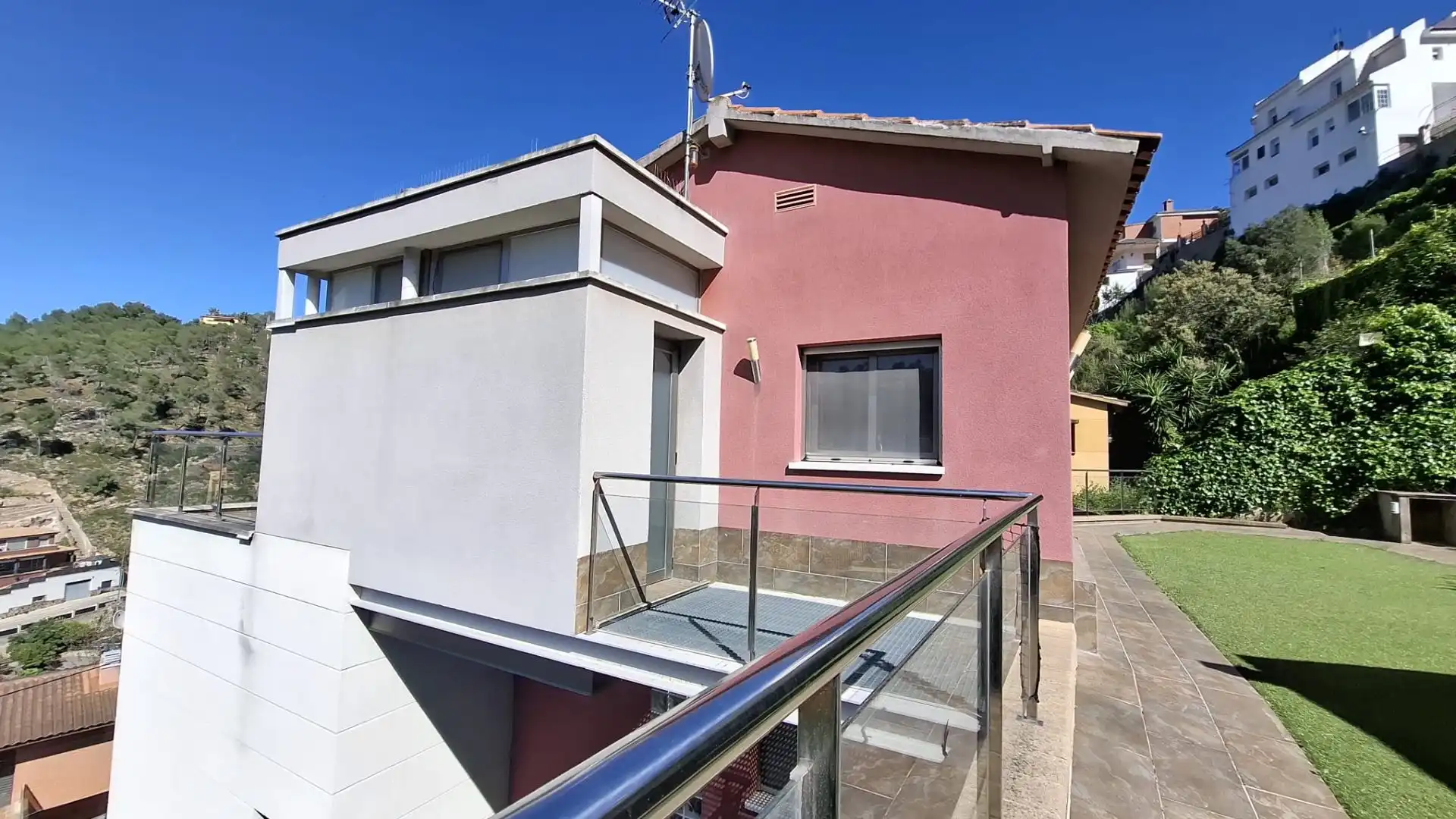 Vista exterior de Casa o chalet en venta en Vallirana con Aire acondicionado, Calefacción y Terraza