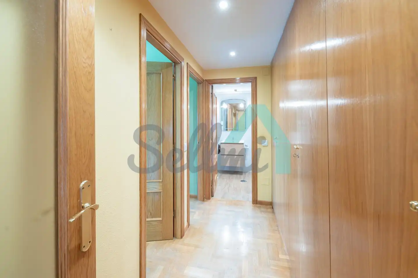 Piso en venta en Oviedo  con Calefacción, Parquet y Trastero