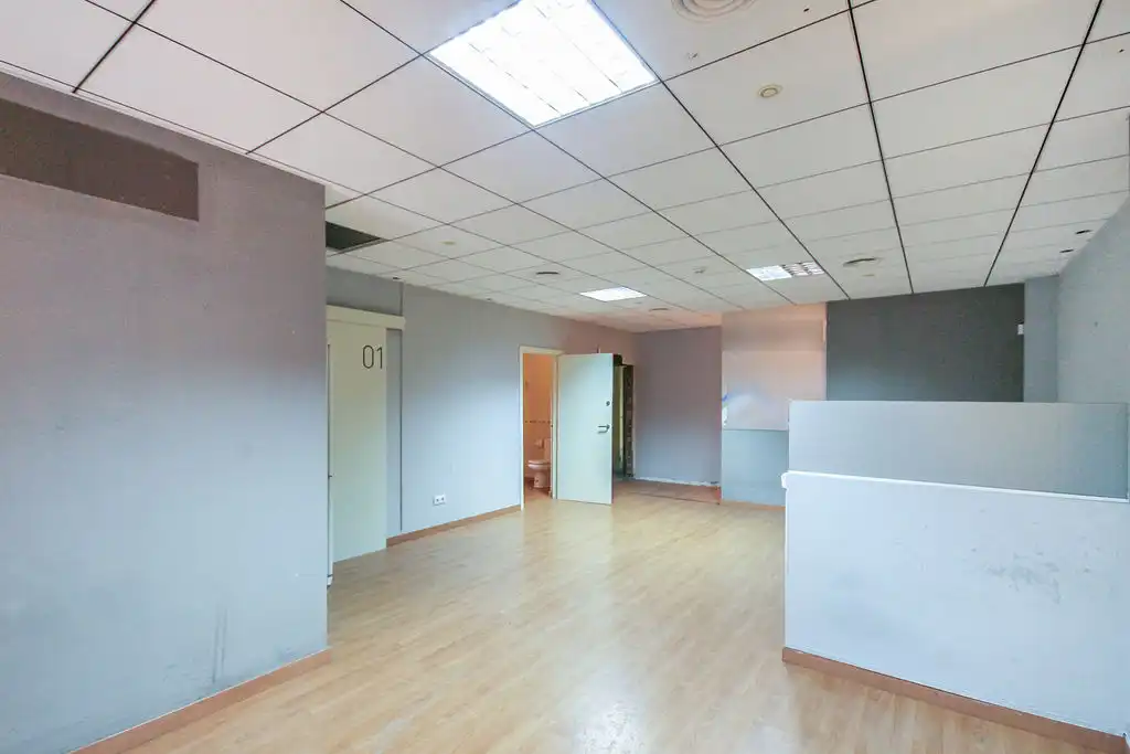 Business premises for sale in C/ Joan Llaverias, imagen 9