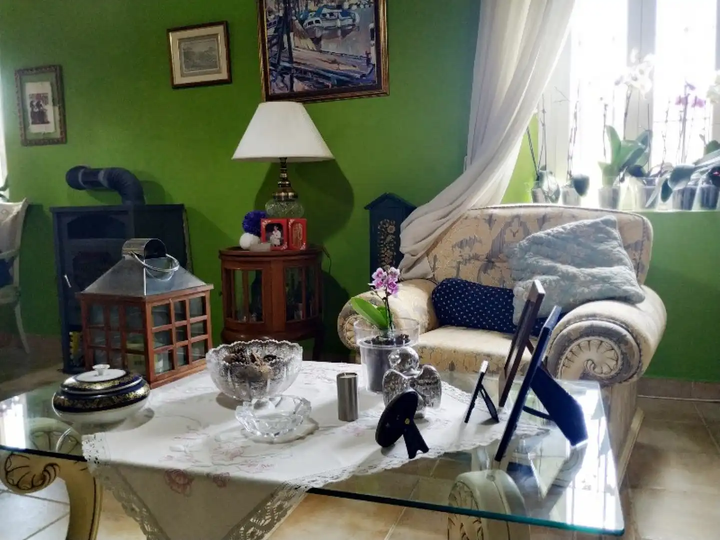Sala d'estar de Casa o xalet en venda en Valle de Valdelucio amb Calefacció, Jardí privat i Parquet