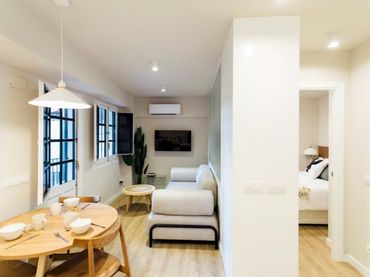 Apartament amb balcó en venda a Calle Alfalfa 7