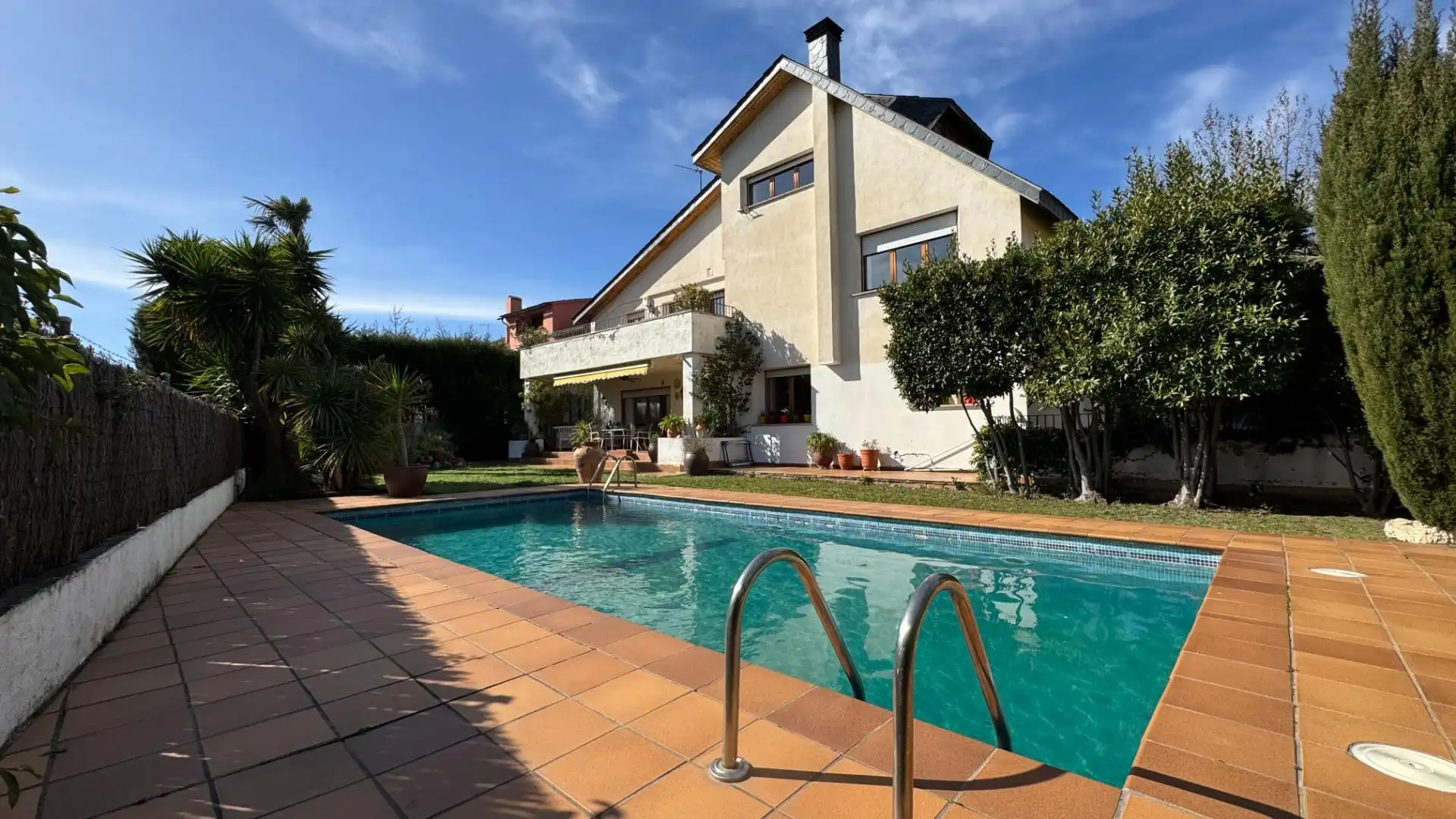 Exterior view of Houses for sale in Sant Cugat del Vallès  with Heating, Private garden and Parquet flooring