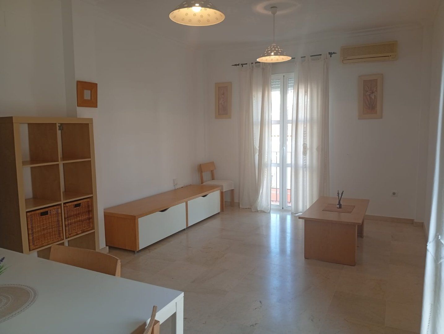 Living room of Flat for sale in Sanlúcar la Mayor  with Air Conditioner and Heating