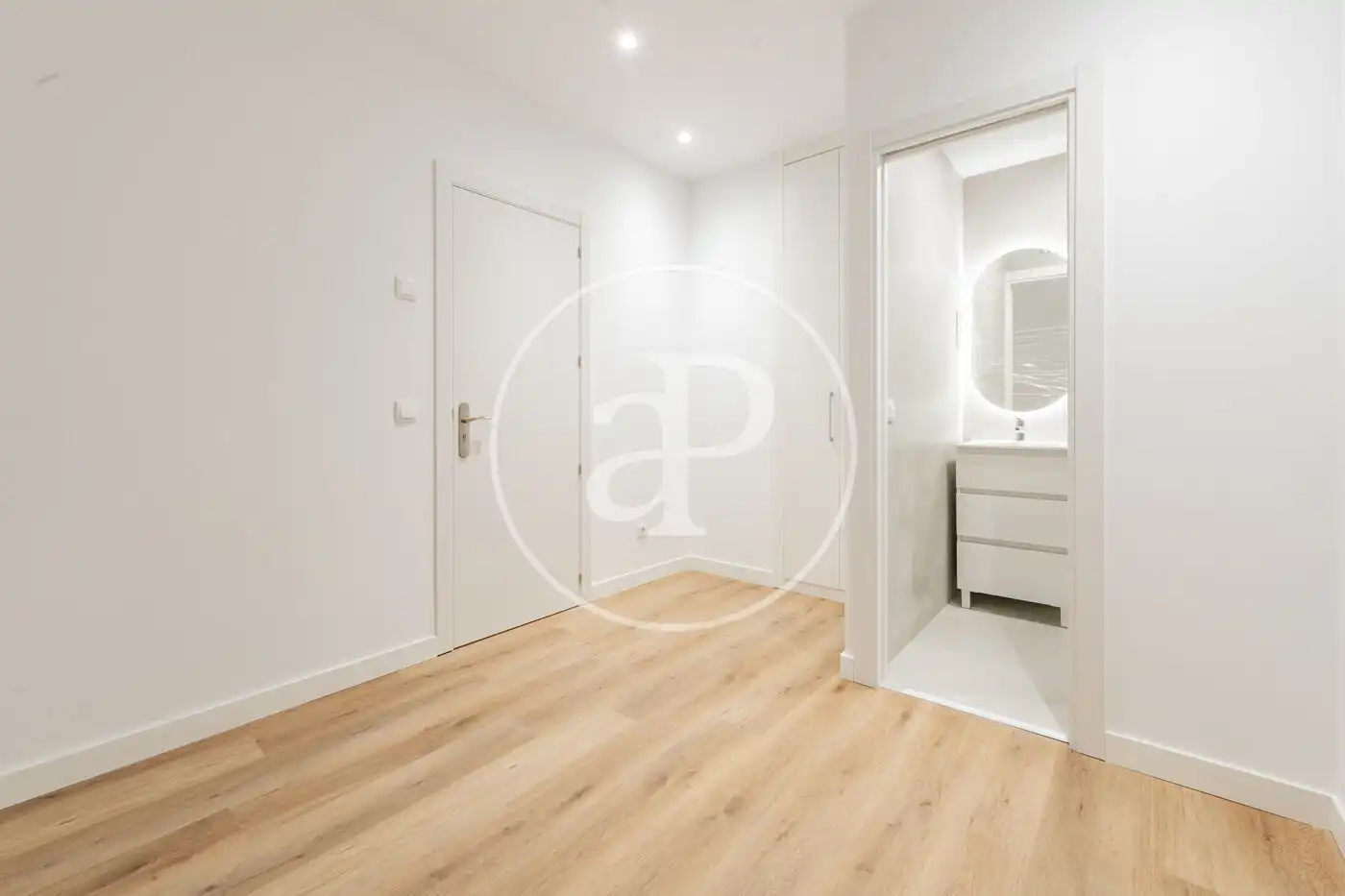 Piso en venta en Madrid con Calefacción y Amueblado