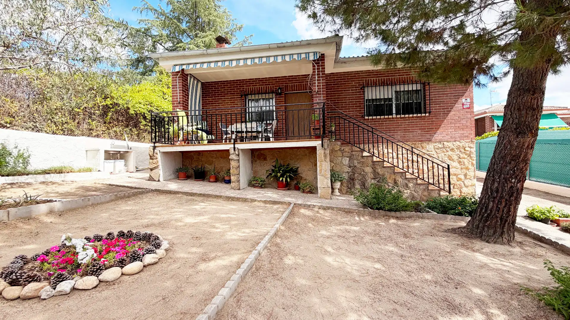 Vista exterior de Casa o chalet en venta en Santa Cruz del Retamar con Aire acondicionado, Calefacción y Jardín privado