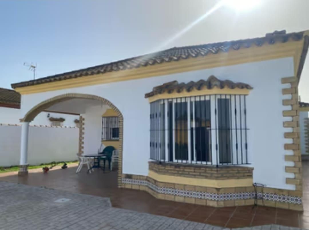 Vista exterior de Casa o chalet en venta en Chiclana de la Frontera