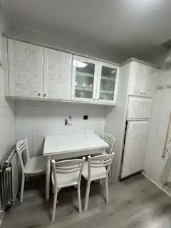 Cuina de Apartament de lloguer en León Capital  amb Calefacció, Parquet i Terrassa