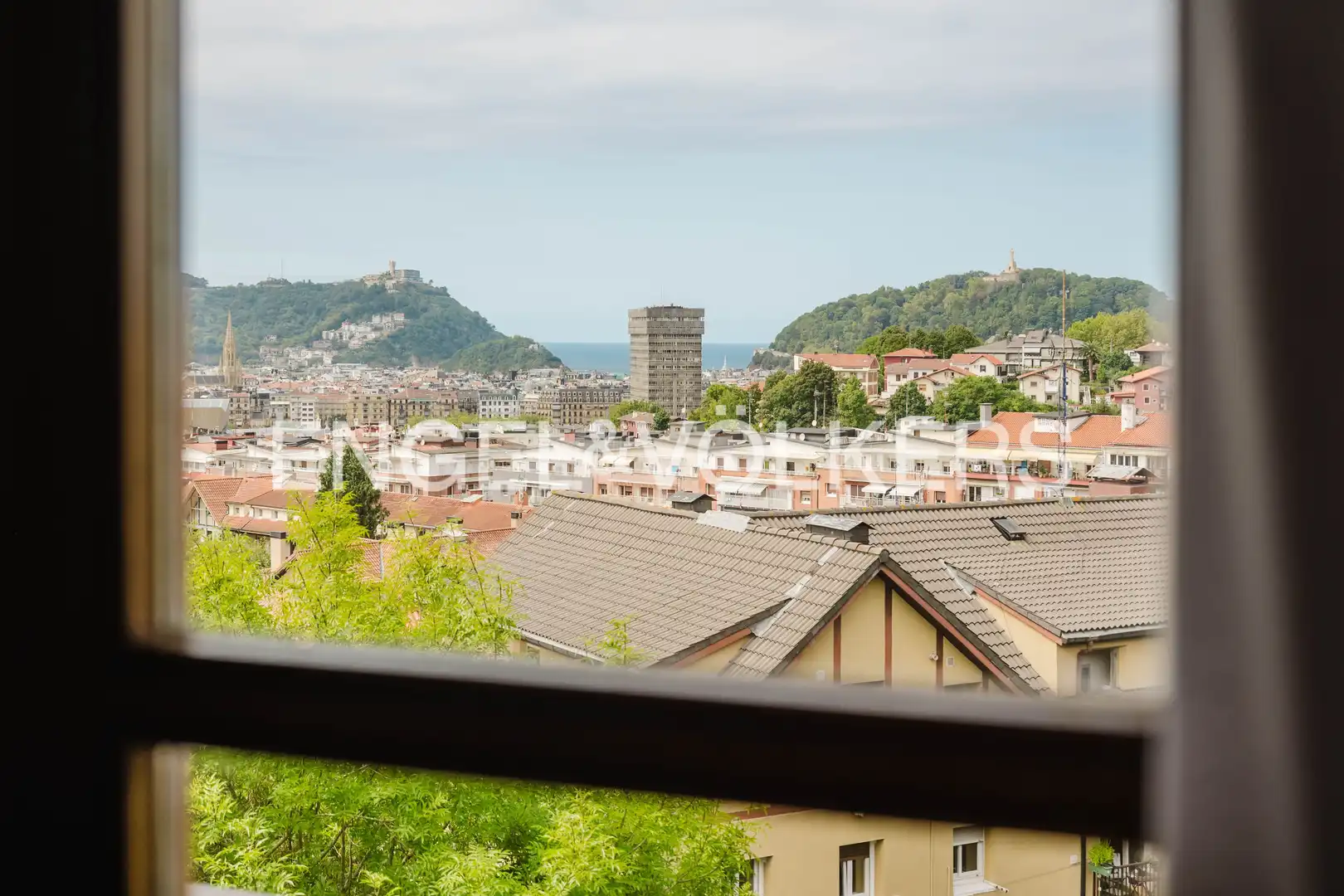 Vista exterior de Casa adosada en venda en Donostia - San Sebastián  amb Calefacció, Jardí privat i Balcó