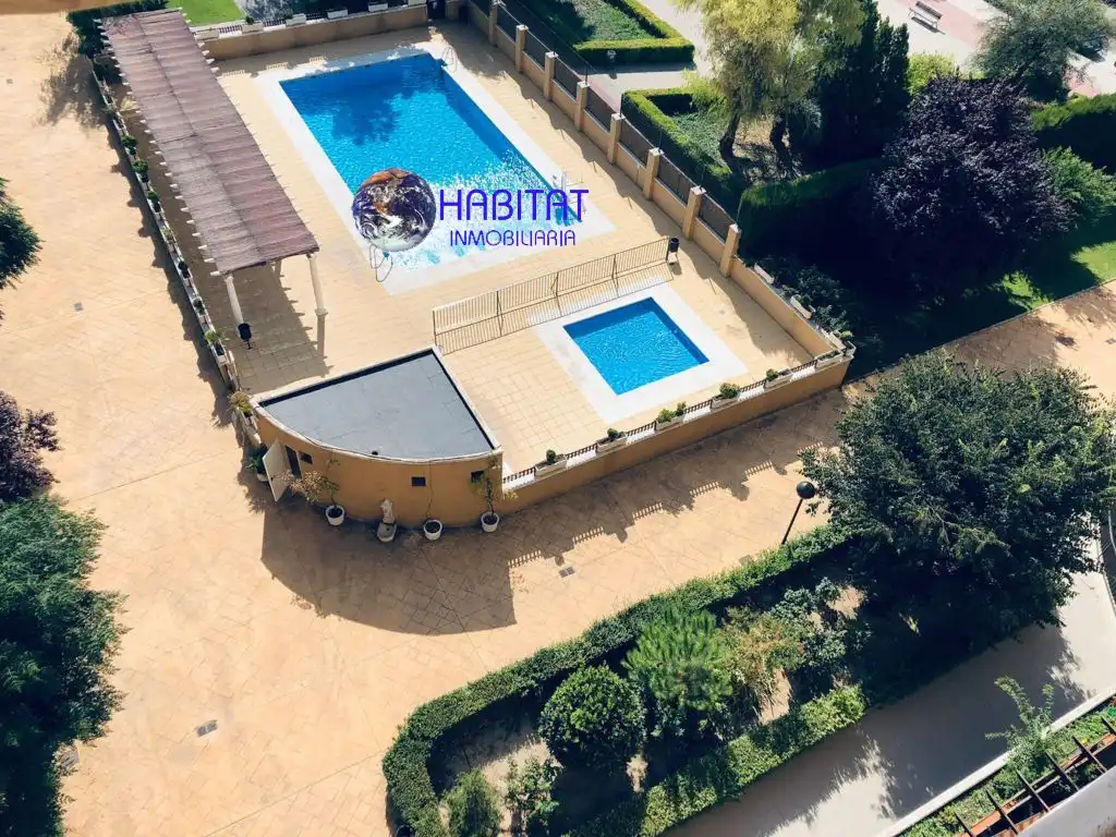 Schwimmbecken von Wohnung zur Miete in Granada mit Klimaanlage, Heizung und Terrasse