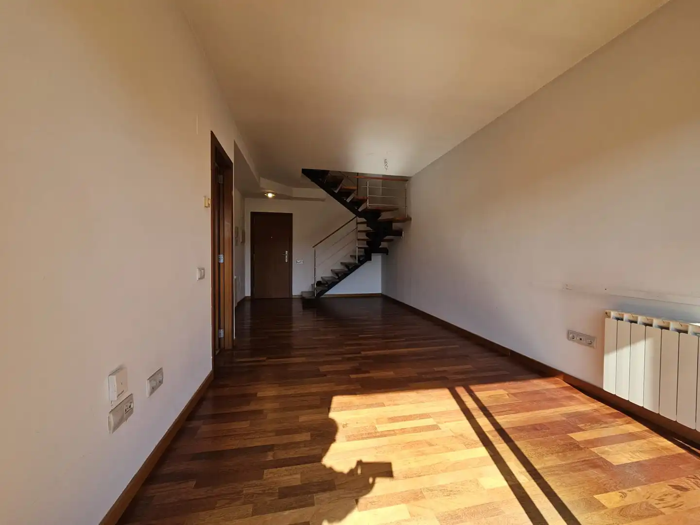 Sala de estar de Dúplex en venta en Terrassa con Calefacción, Parquet y Terraza