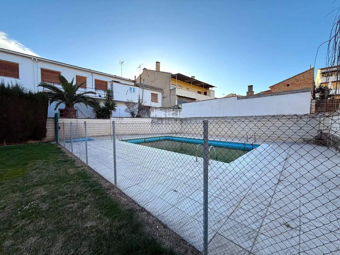 Schwimmbecken von Einfamilien-Reihenhaus zum Verkauf in Villanueva de Gállego mit Terrasse