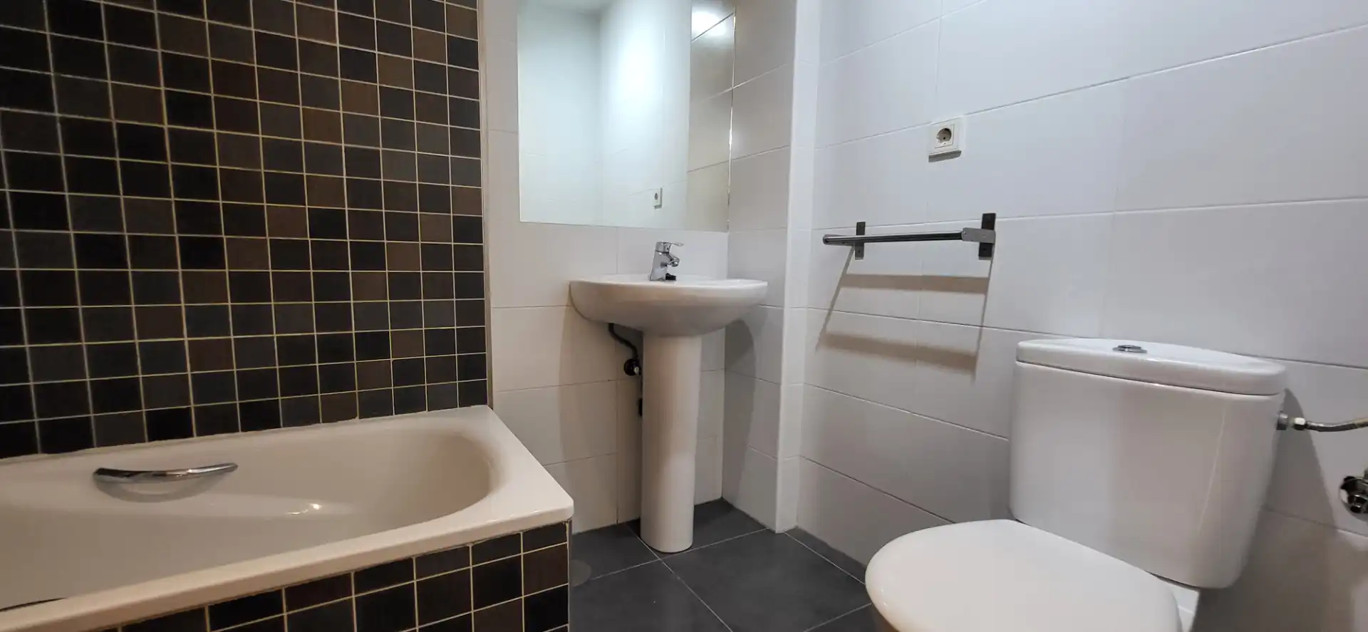 Baño de Piso de alquiler en Málaga con Aire acondicionado, Calefacción y Amueblado