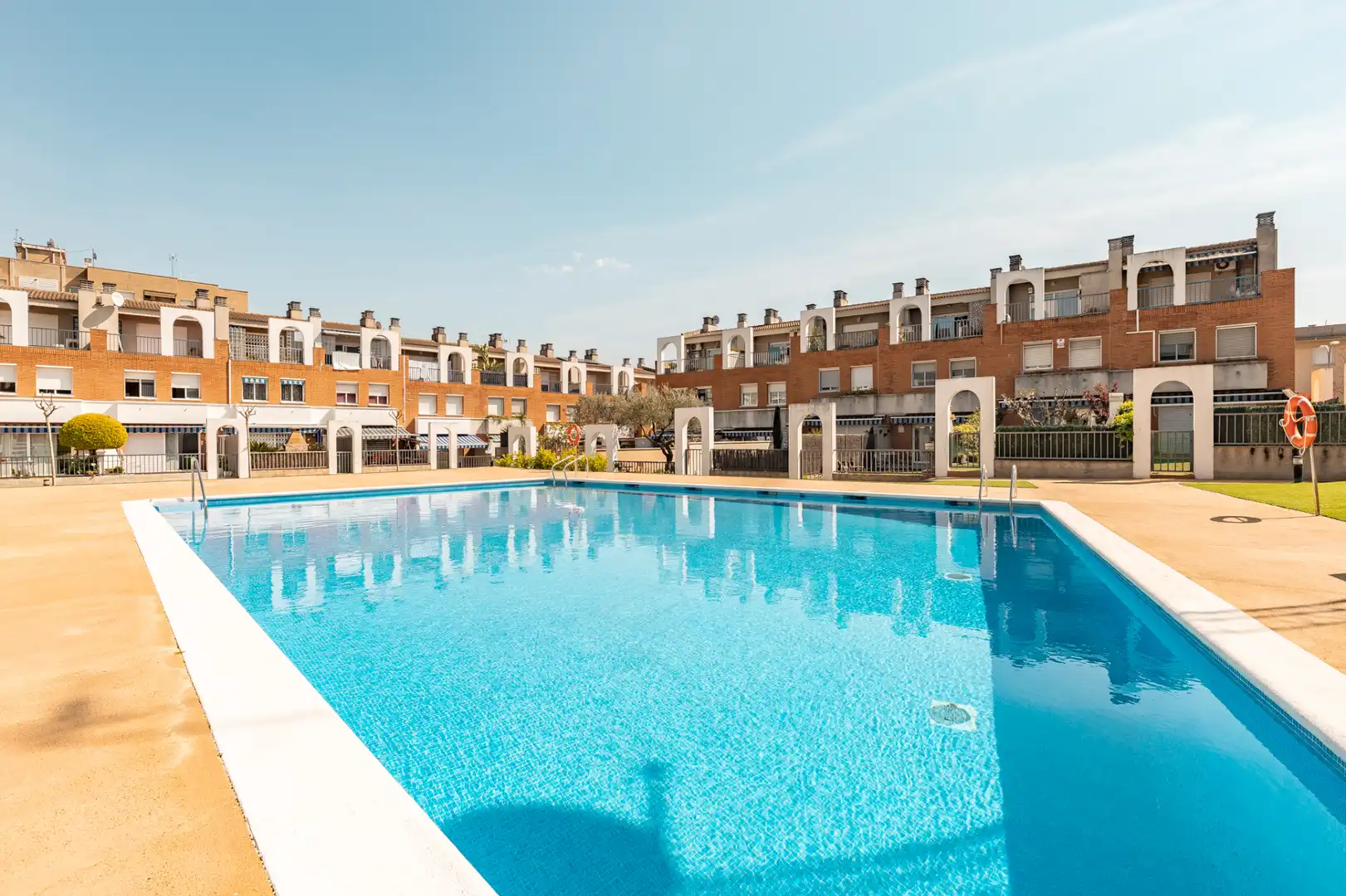 Piscina de Casa adosada en venta en Martorell con Aire acondicionado, Calefacción y Jardín privado