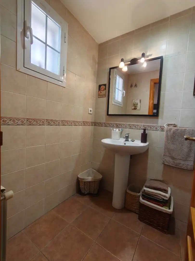 Bany de Casa o xalet de lloguer en Sevilla la Nueva amb Aire condicionat, Calefacció i Terrassa