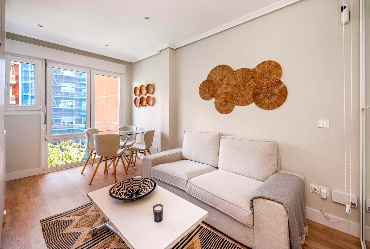 Living room of Flat to rent in  Madrid Capital  with Air Conditioner and Furnished