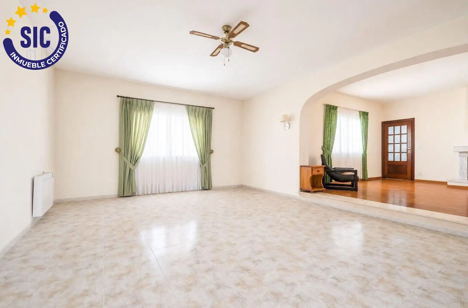 Sala de estar de Casa o chalet en venta en Serra con Aire acondicionado, Calefacción y Jardín privado