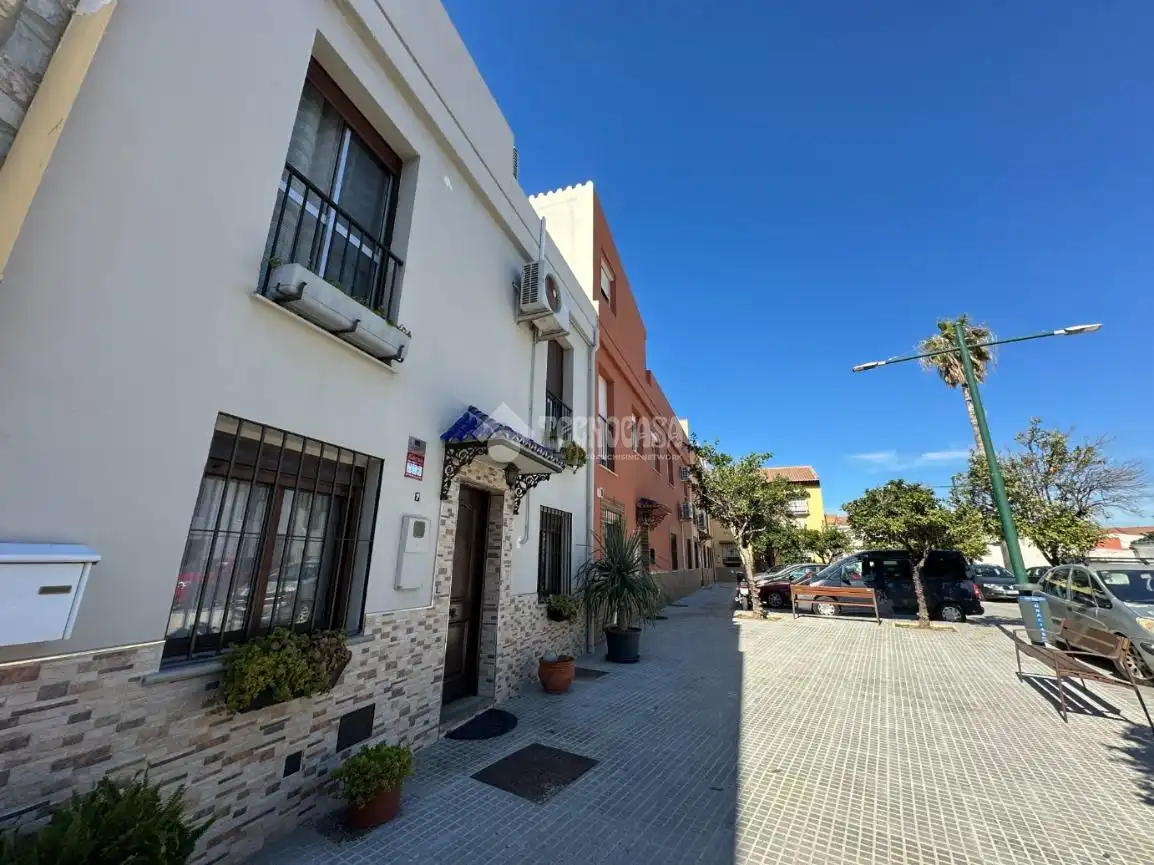 Vista exterior de Casa adosada en venda en Málaga amb Aire condicionat