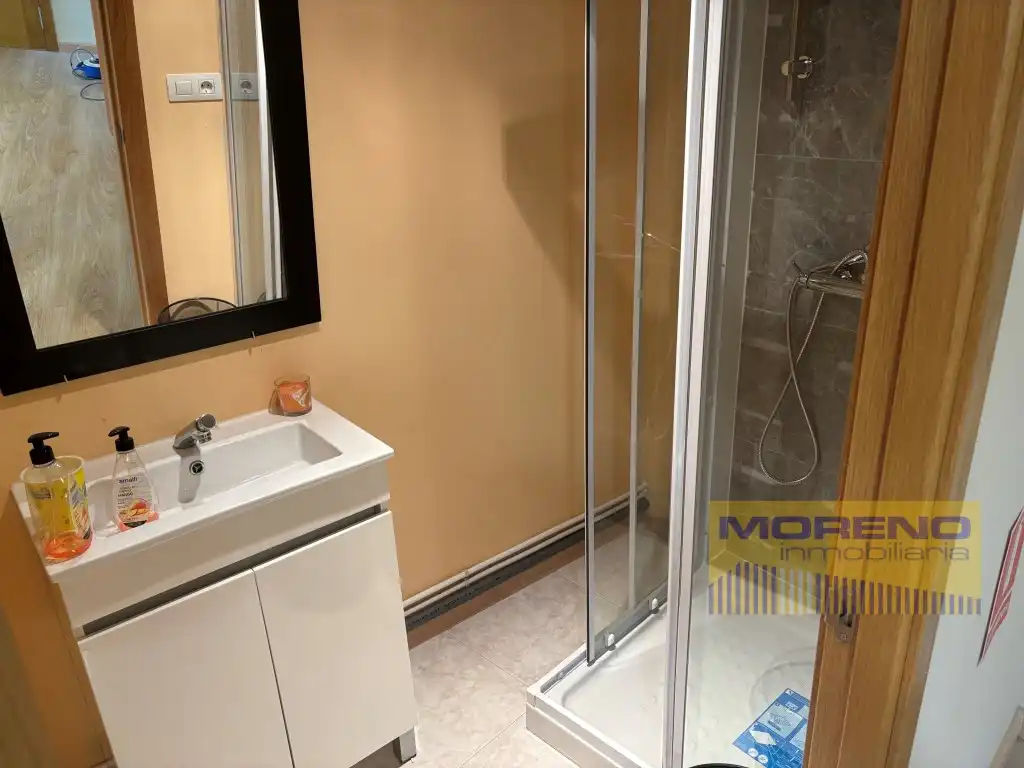 Bathroom of Apartments for sale in Sarria
