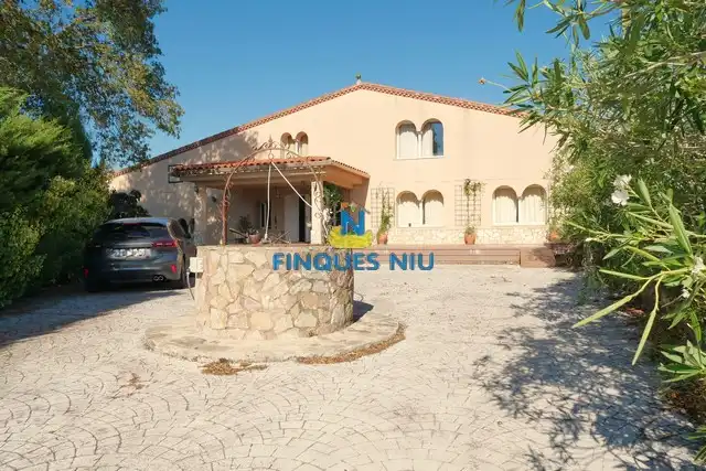 Casa con piscina en venta en Carrer Sant Martí, imagen 3