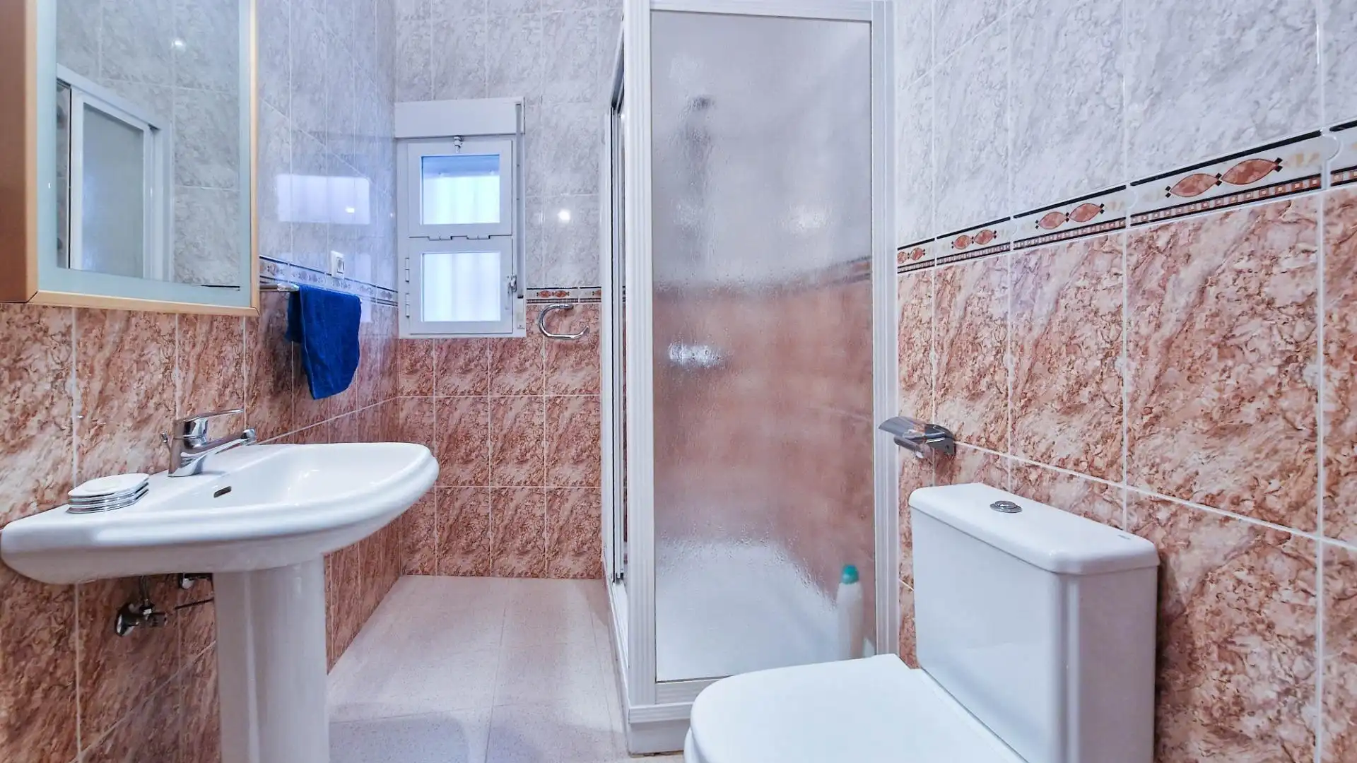 Baño de Casa o chalet en venta en Cheles con Terraza, Trastero y Balcón