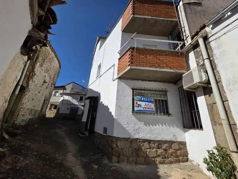 Vista exterior de Casa o chalet en venta en Oliva de Plasencia con Calefacción y Jardín privado