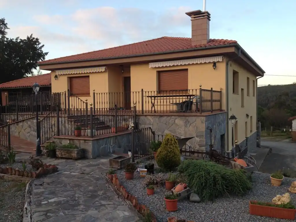 Vista exterior de Casa o chalet en venta en Pravia con Calefacción, Terraza y Trastero
