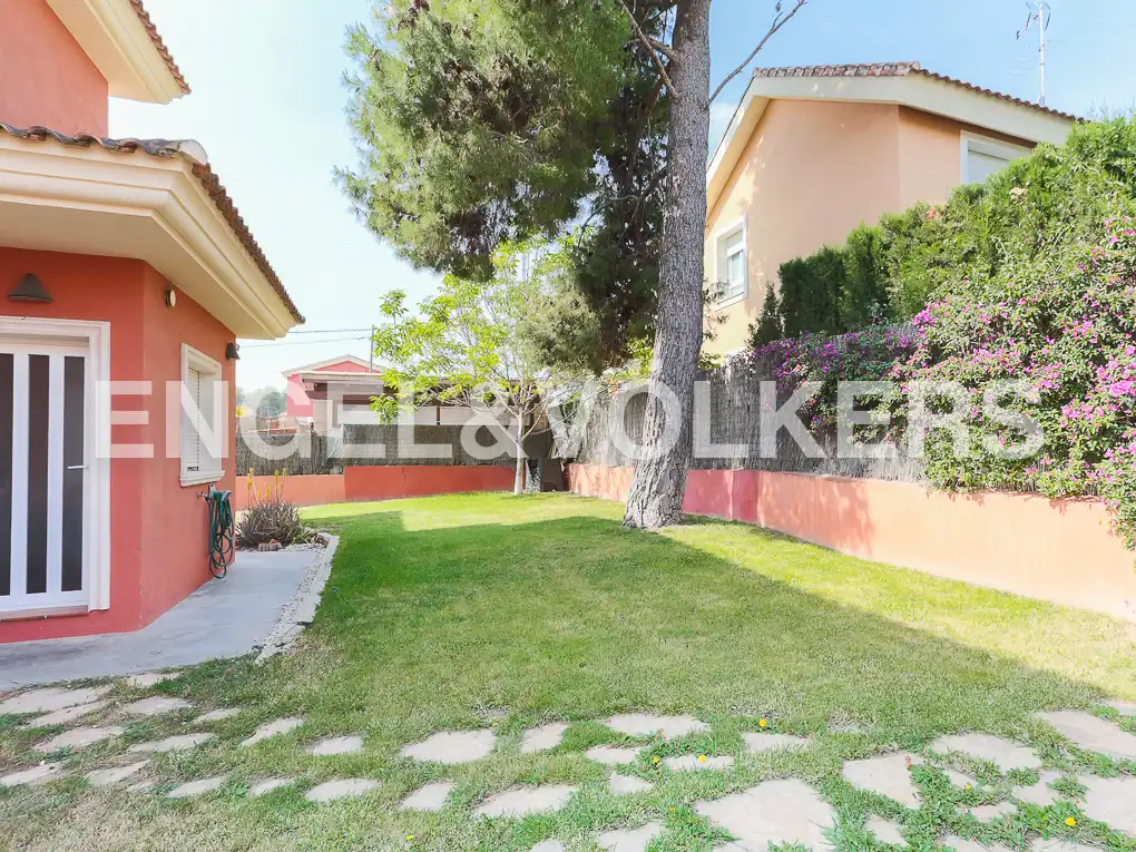 Jardí de Casa o xalet en venda en Paterna amb Aire condicionat, Calefacció i Jardí privat