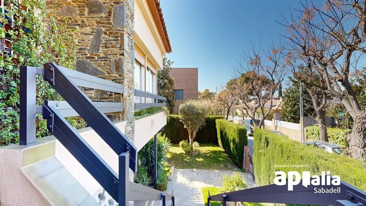 Jardí de Casa o xalet en venda en Barberà del Vallès amb Calefacció, Jardí privat i Terrassa