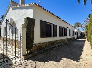Maison mitoyenne avec piscine à vendre à Las Marinas / Les Marines