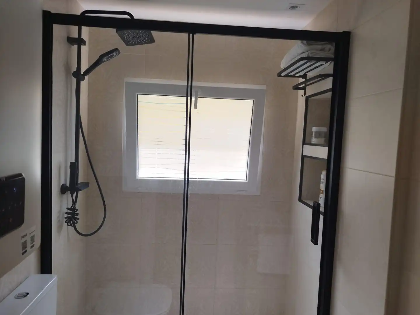 Baño de Estudio de alquiler en Gandia con Aire acondicionado, Amueblado y Alarma