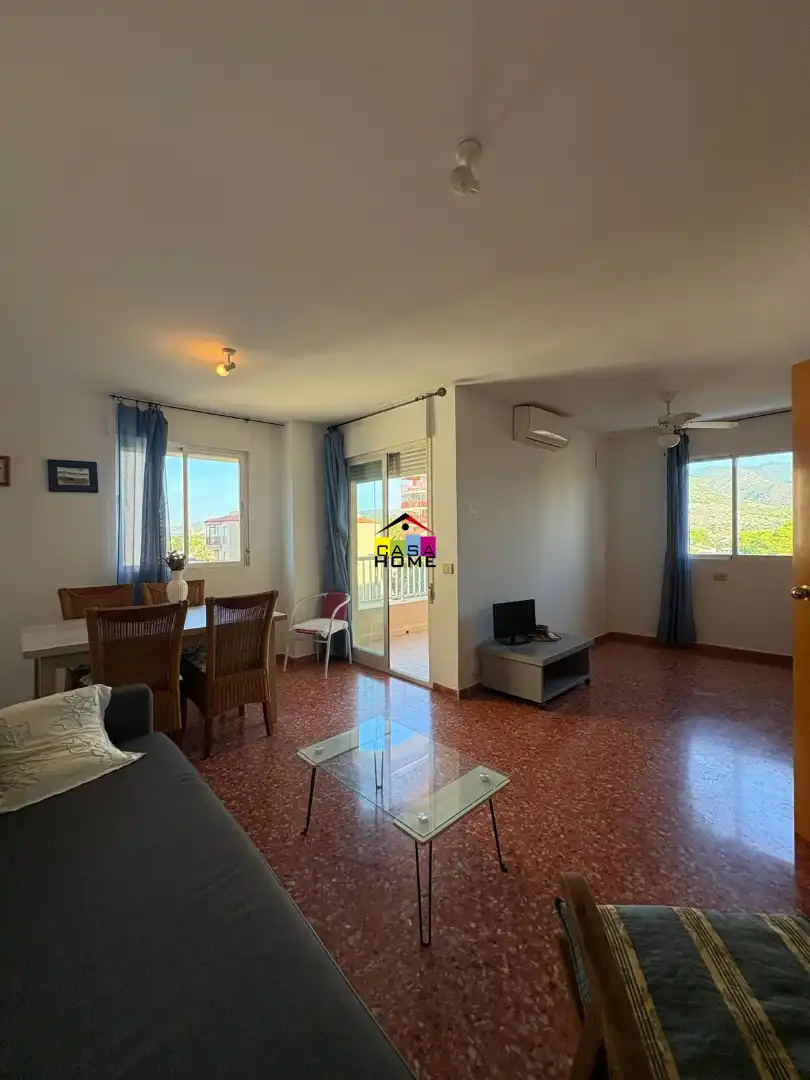 Vista exterior de Apartament en venda en Benicasim / Benicàssim amb Aire condicionat, Jardí privat i Moblat