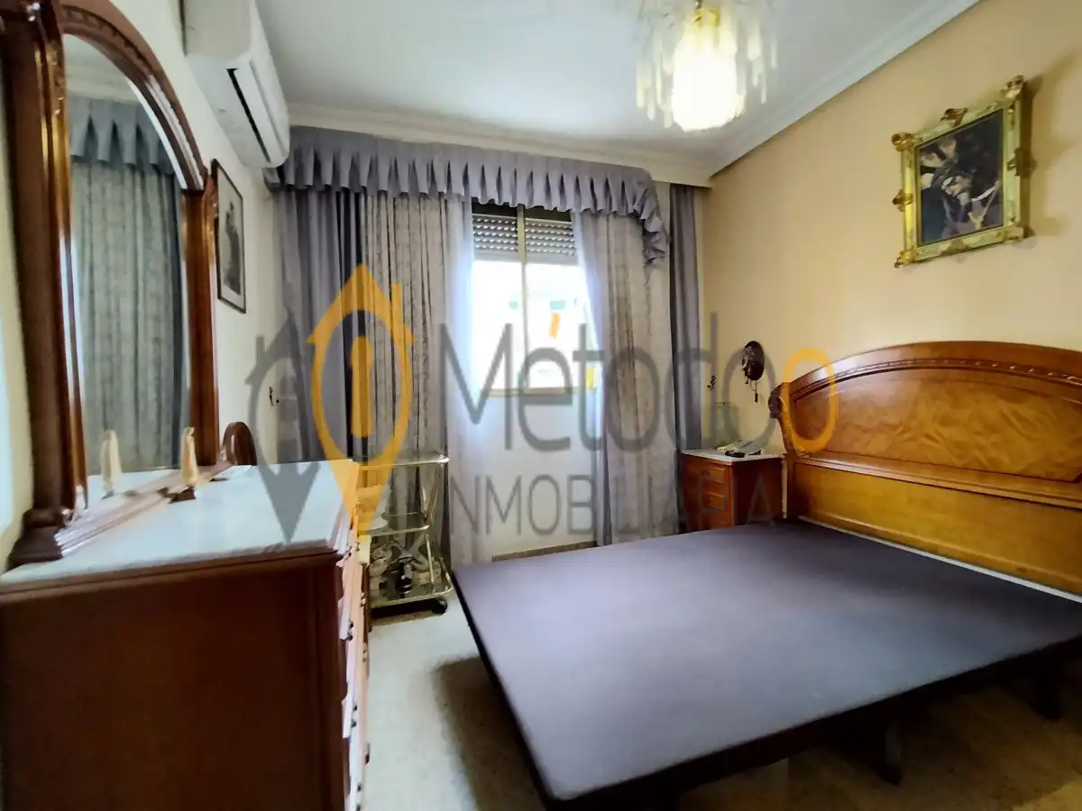 Bedroom of Flat for sale in Sevilla  with Air Conditioner, Heating and Furnished