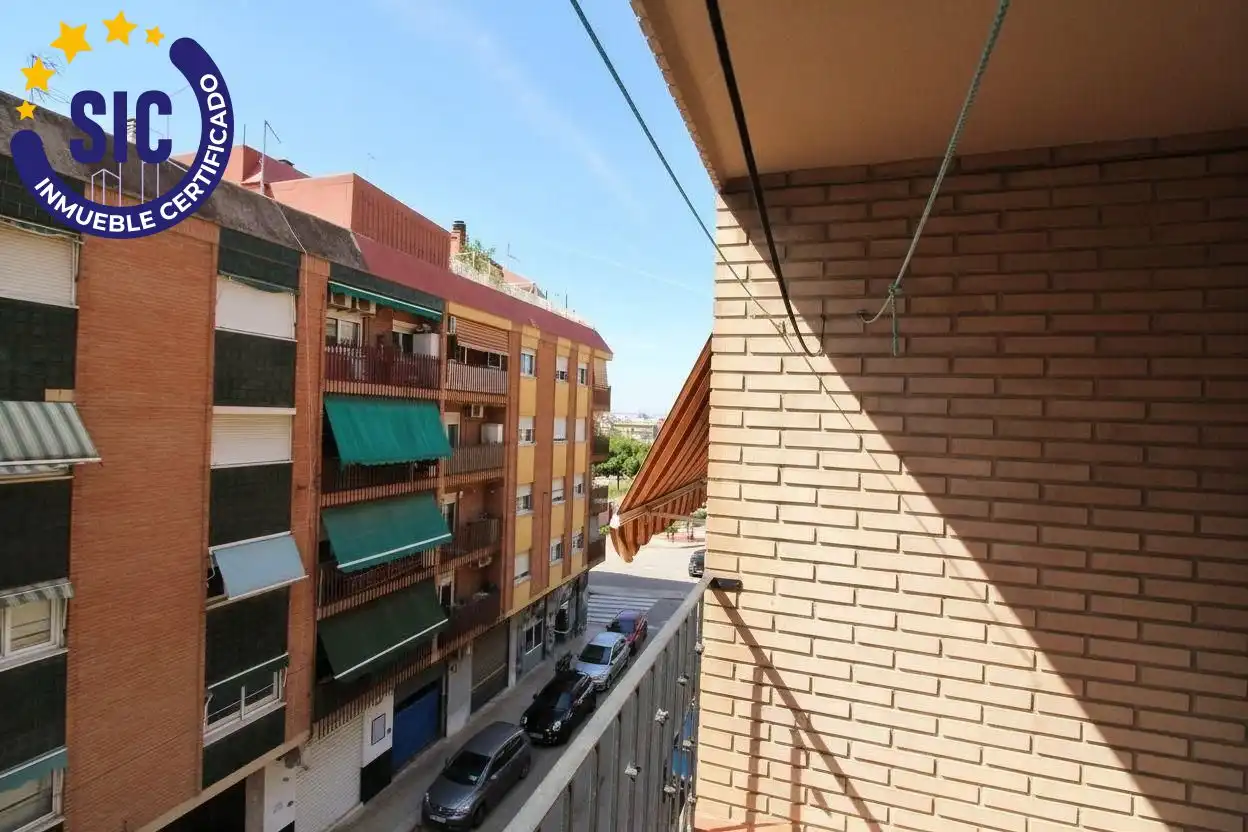 Vista exterior de Piso en venta en Paterna con Terraza y Balcón