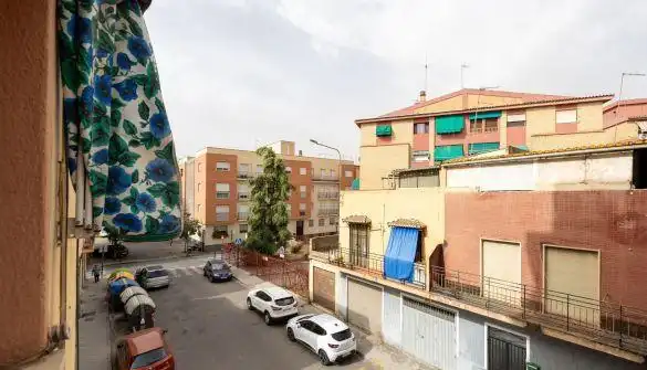 Vista exterior de Piso en venta en Granada con Calefacción, Terraza y Balcón