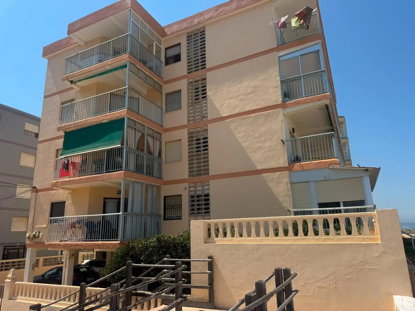 Vista exterior de Piso en venta en Tavernes de la Valldigna con Terraza y Amueblado
