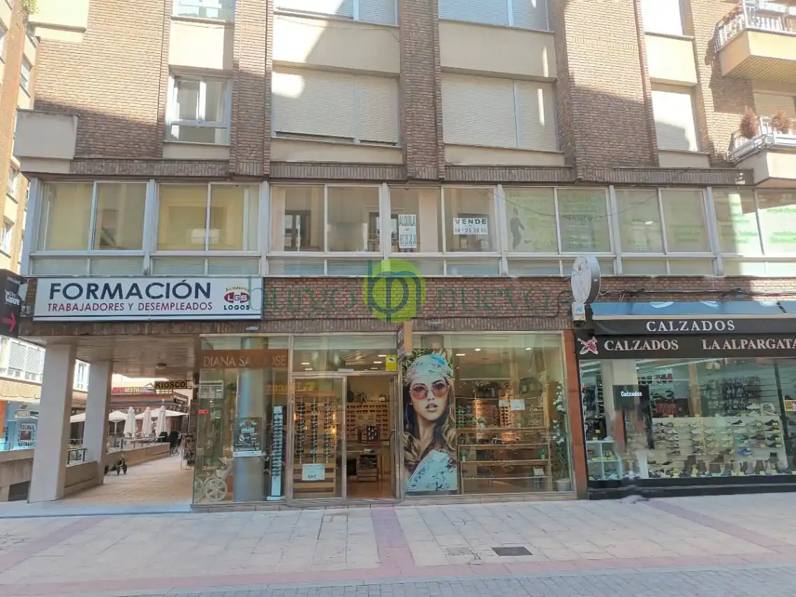 Büro zur Miete in León Capital  mit Heizung und Möbliert