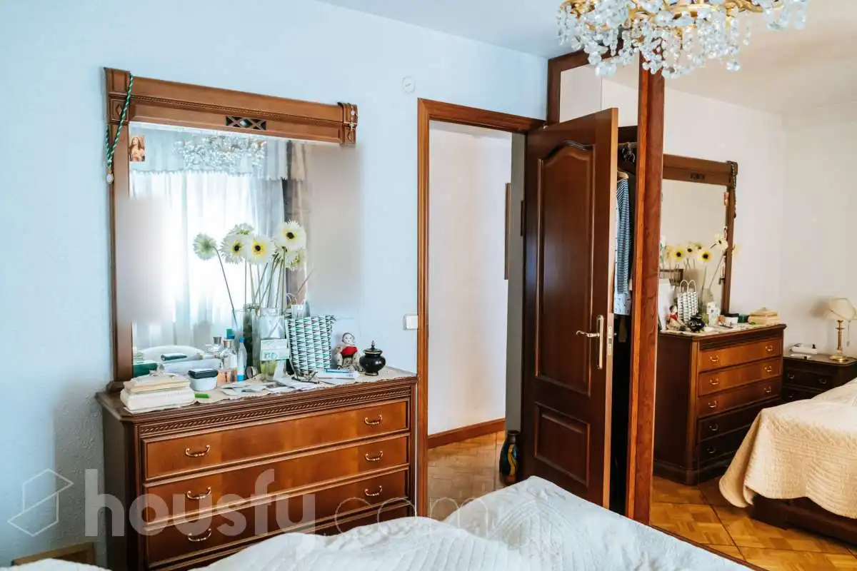 Wohnung zur Miete in Calle de Ochagavia, Valdezarza