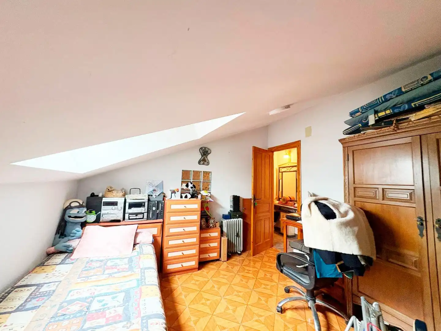 Habitación de Casa o chalet en venta en Navarredonda de la Rinconada con Terraza, Trastero y Amueblado