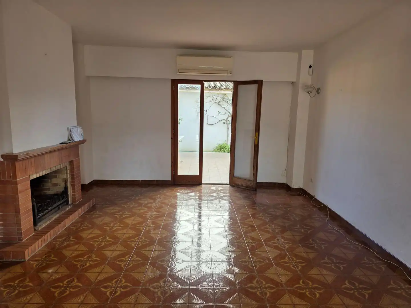 Erdgeschoss zum Verkauf in Alcúdia mit Klimaanlage, Privatgarten und Terrasse
