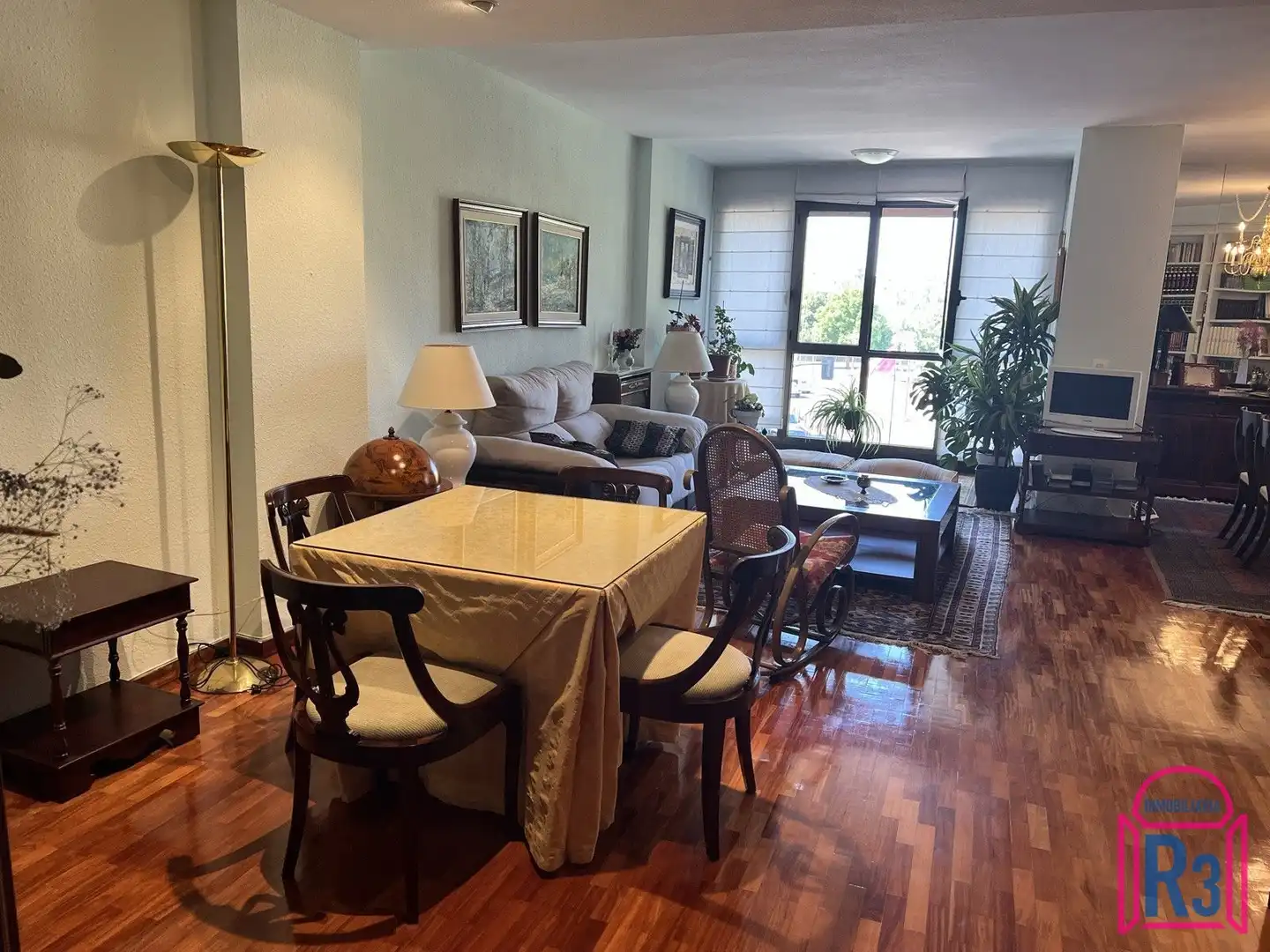 Sala de estar de Piso en venta en León Capital  con Calefacción, Terraza y Trastero