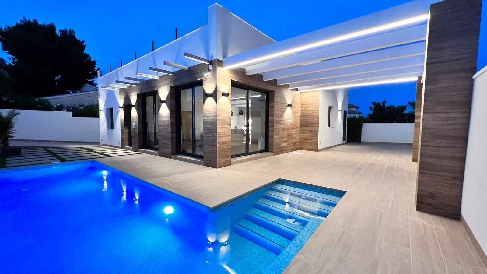 Swimming pool of House or chalet for sale in Orihuela  with Air Conditioner, Heating and Private garden