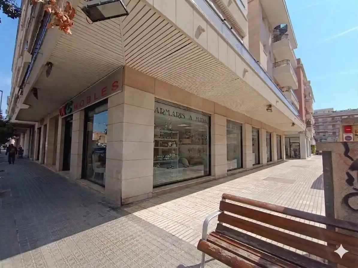 Locale commerciale in affitto a Marítim