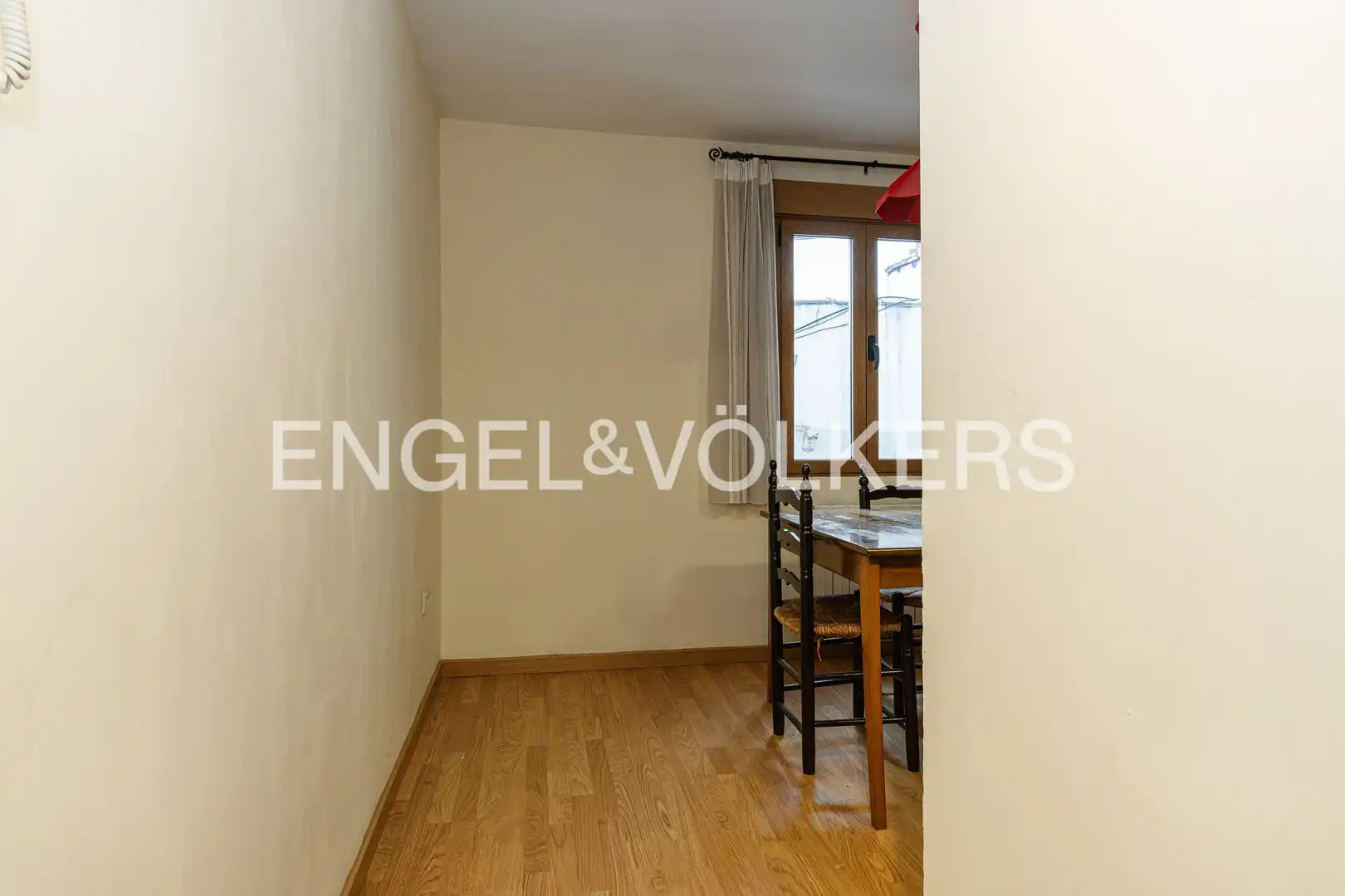 Flat for sale in Madrid  with Air Conditioner, Heating and Furnished