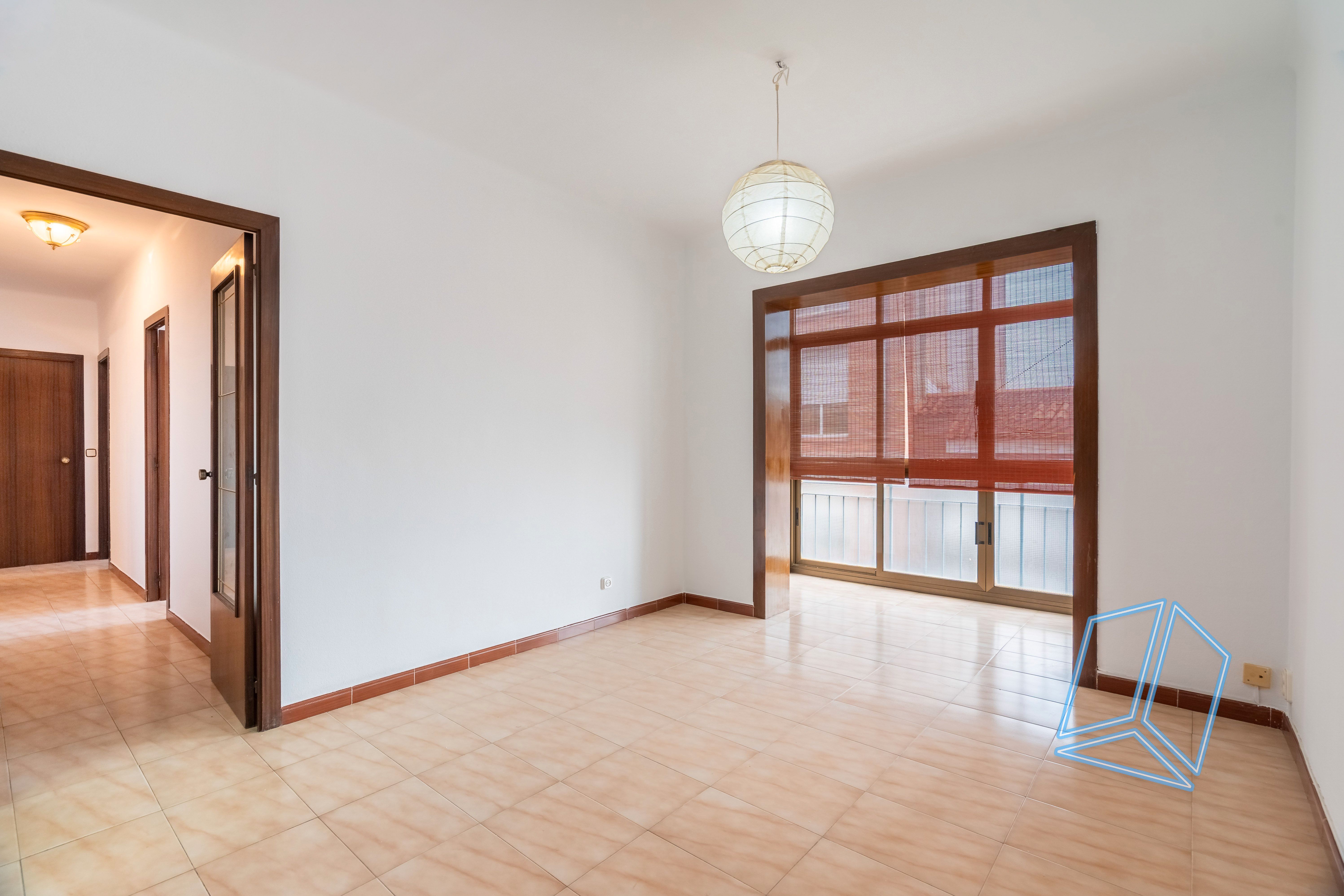 Flat for sale in Cornellà de Llobregat  with Balcony