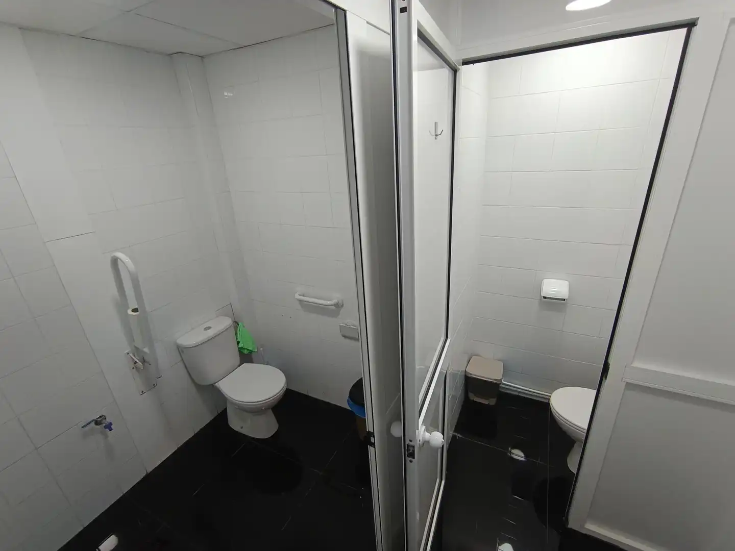 Bathroom of Commercial properties for sale in Chiclana de la Frontera  with Air Conditioner