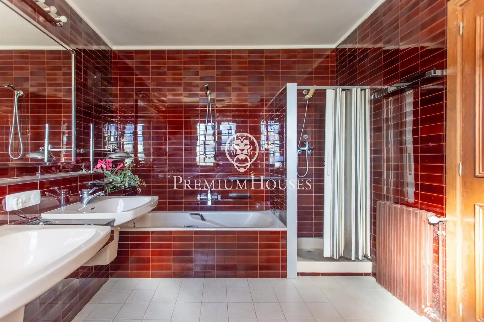Badezimmer von Haus oder Chalet zum Verkauf in Argentona mit Parkett