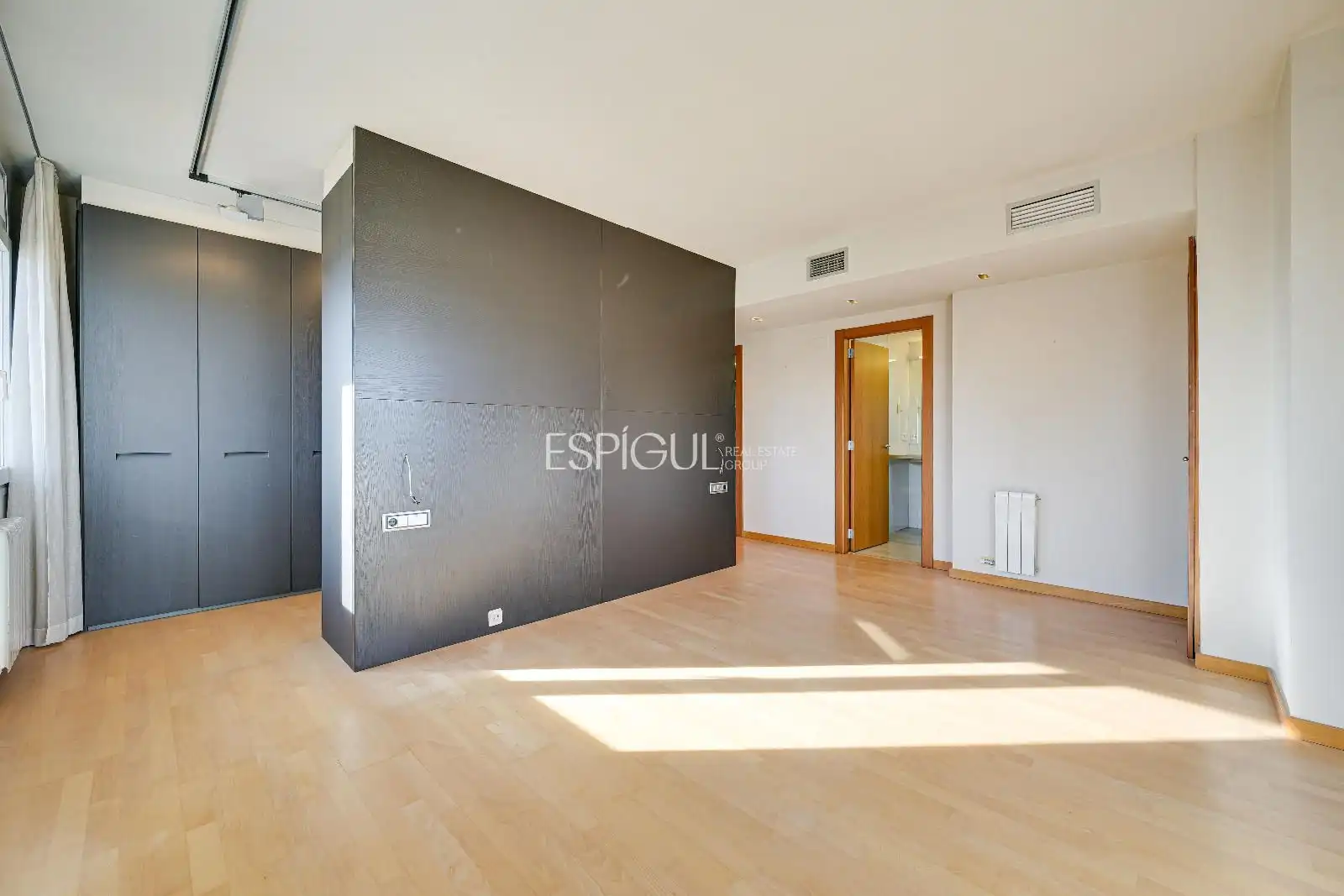Bedroom of Attic for sale in Girona  with Air Conditioner, Heating and Terrace